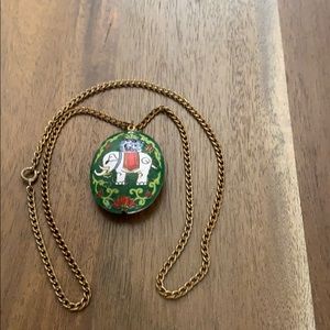 Vintage elephant pendant with chain